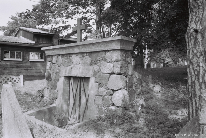 2.Late-19th-Century Family Tomb, Braslau Cemetery 2016, 2016246a- (F1050023