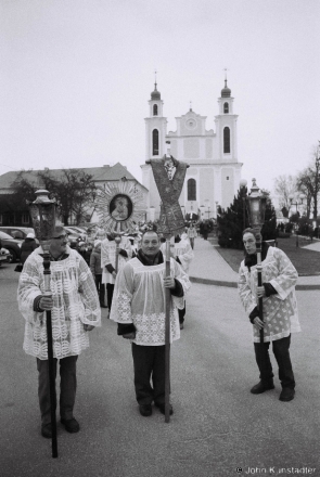 2.Lining up for the Easter Procession, Iuje 2016, 2016106- (F1200008