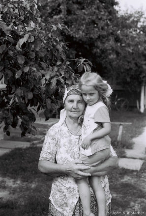 2.Portraits of Polesia, Marusja & Her Granddaughter Nas'tsja, Tsjerablichy 2018, 2018185_33A