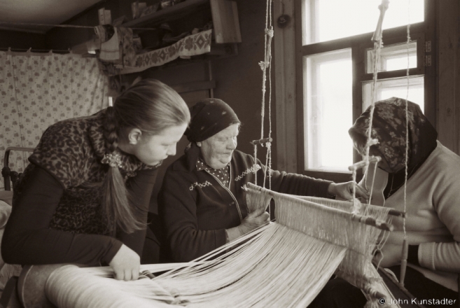 2.Setting up the Loom and Warp, Tsjerablichy 2011, 2011049b-06(2)