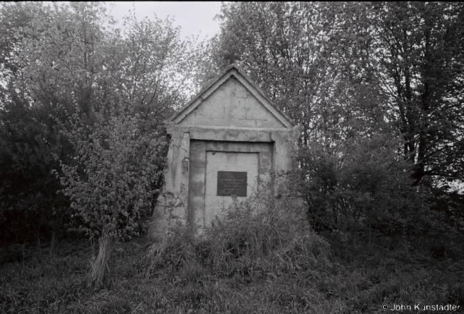 2.Tomb-of-Jadwiga-Czarnocka-Former-Estate-of-the-Charnockis-Karatsk-2019-2019054b_16A