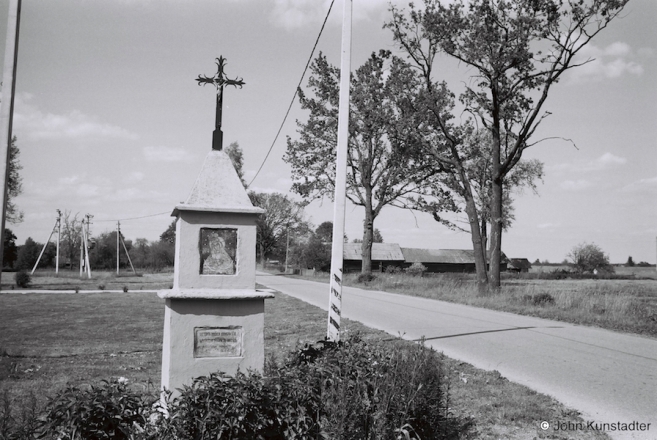 22a.Roadside-Shrine-to-500th-Anniversary-1930-of-Death-of-VKL-Duke-Vytautus-Magnus-Hiry-2016-2016336-27A