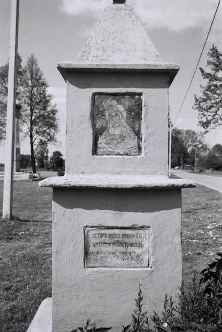 22b.Roadside-Shrine-to-500th-Anniversary-1930-of-Death-of-VKL-Duke-Vytautus-Magnus-Hiry-2016-2016336-29A