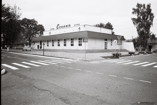 24.Cinema-in-Soviet-Neo-Constructivist-Style-Cherven-Ihumjen-2015-2015355-36