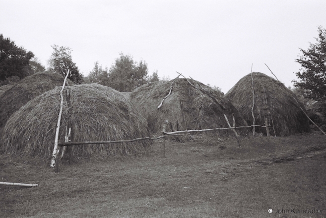 25.Traditional-Polesian-Haystacks-Vjaljatsichy-2012-2012300-30