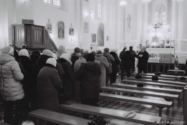 2a.Distribution of Communion, Feast of the Immaculate Conception, R.C. Church of the Immaculate Conception, Kas'tsjanjevichy 2016, 2016357-13A