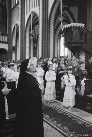 2a.Awaiting the Ceremony of First Communion, Church of the Holy Trinity, Shylavichy 2015, F1000003(2015157-
