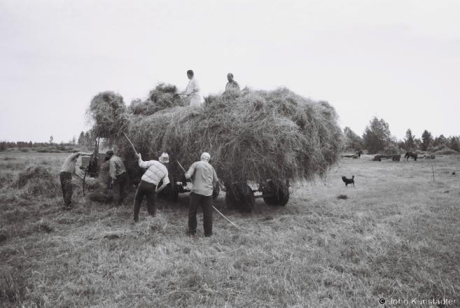 2a.Family-Farming-in-Polesia-Haying-Tsjerablichy-Meadows-2012-2012198-06