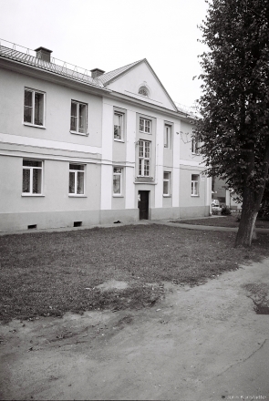 2a.Polish Functionalism, Front, Former Regimental Communications Building, Now Apartments, Chkalava 9, Maladzjechna 2015, 2015352-9A (000043