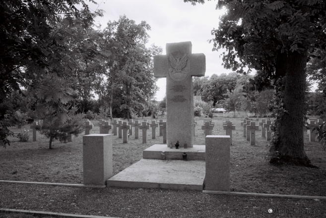 2a.Memorial-to-Polish-Officers-and-Officials-Fallen-in-Sept.-39-Soviet-Invasion-or-Murdered-by-the-KGB-in-1939-Polish-Cemetery-and-Memorials-Kobryn-2013-2013189a-21A