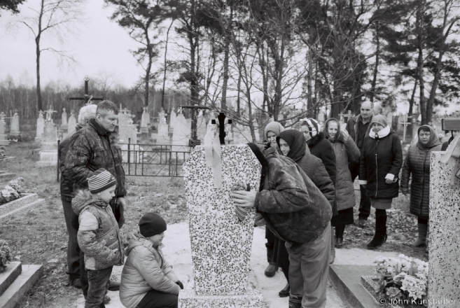 2a.Paying Respects at Grave of Maryja Mal'tsjevich, Tsjerablichy 2018, 2018003- (F1010032