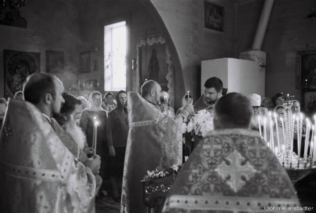 2a.Distribution of Candles by Presiding Priest, Patronal Feast of the Holy Trinity, Orthodox Church of the Holy Trinity, Azdamichy 2018, 2018136_01A