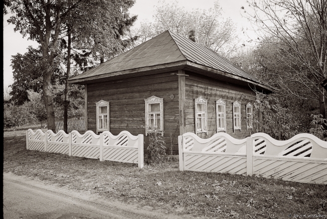 2a.Traditional-Square-House-pre-War-with-Decorative-Window-Frames-Juravichy-2015-2015360-29A