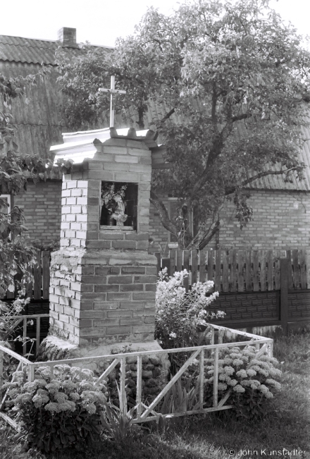 2b.Churches-of-Belarus-DXXXIII-Roadside-Shrine-Vjalikaja-Servach-2018-2018211_28