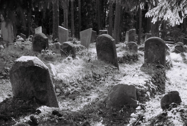 2b.Graves-Covered-in-Stones-Tatar-Cemetery-Asmolava-2018-2018147b_22A