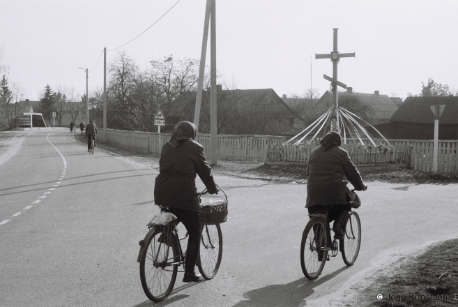 2b.Homeward-Bound-after-Blessing-of-Easter-Bread-on-Holy-Saturday-Azdamichy-2012-2012087-11A