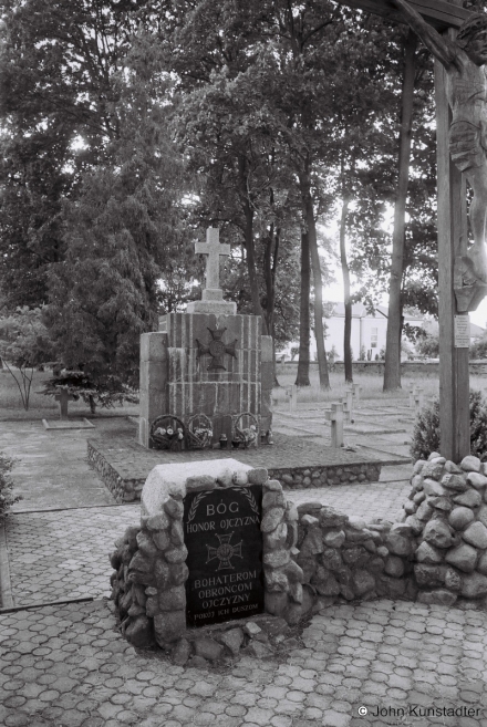 2b.Memorial-to-Polish-Soldiers-Fallen-in-Resisting-the-Soviet-Invasion-in-1939-Polish-Cemetery-and-Memorials-Kobryn-2013-2013189a-22A