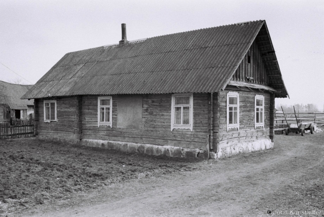 2b.House with Stone Foundation, Tsiunavichy 2016, 2016102- (F1140021