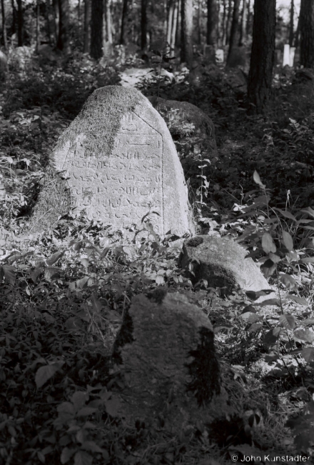 2b.Older-Grave-Tatar-Cemetery-Uzda-2018-2018177_04A