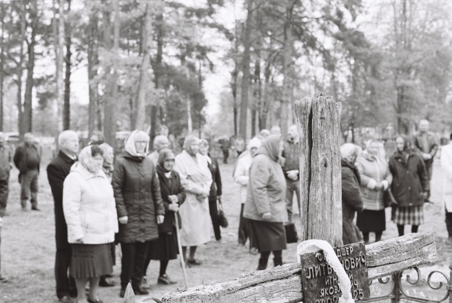 2b.Parishioners-Assembling-for-Consecration-of-New-Chapel-of-the-Raising-of-the-True-Cross-Ljenin-2019-2019232-23A