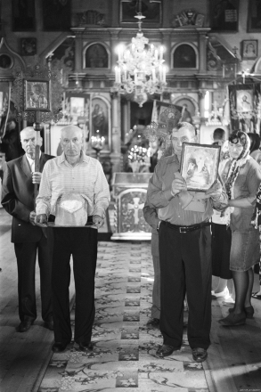 2b.Preparing-for-Procession-Easter-Day-Vespers-Azdamichy-2019-2019042-18A2