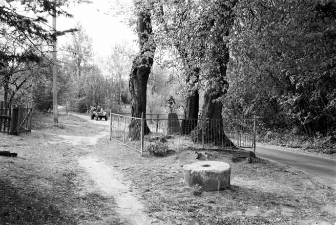 2b.Spot-Where-Relatives-Waited-for-Soldiers-Who-Never-Returned-from-the-Wars-of-1905-1914-18-Halynka-2019-2019057-27A