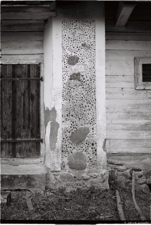 2c.Gallette Stonework and Date (1858) on Stable (канюшня), Former Pukava Estate 2016, 2016068-33A (000069
