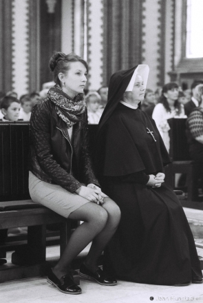 2d.Awaiting the Ceremony of First Communion, Church of the Holy Trinity, Shylavichy 2015, F1050011(2015156-