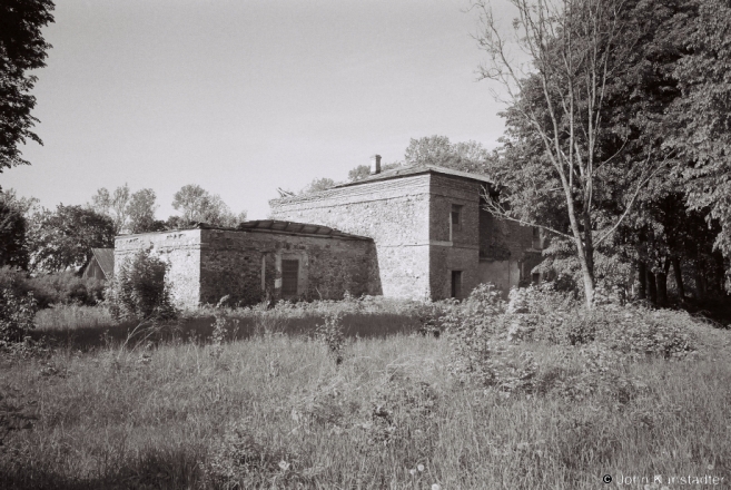 2d.Former-Carriage-House-Svjatapolk-Chatsvjartsinski-Estate-Zhaludok-2013-2013153-6A