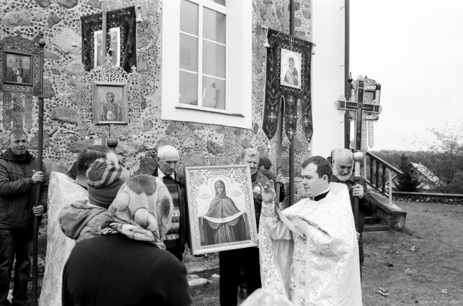 2g.Father Vital' Blessing Parishioners, Procession, Patronal Feast of the Intercession, Pachapava 2017, 2017248- (000462000010