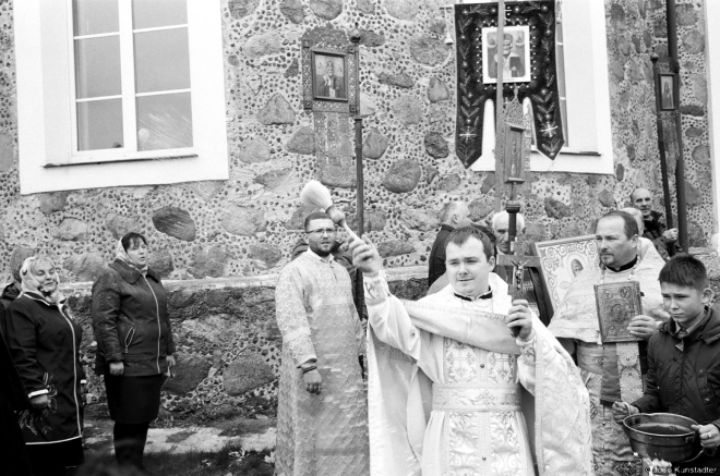 2i.Father Vital' Blessing Parishioners, Procession, Patronal Feast of the Intercession, Pachapava 2017, 2017248- (000462000017