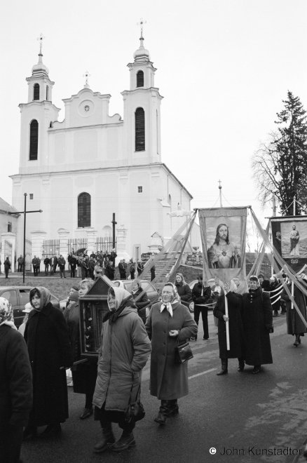 3.Easter-Morning-Procession-Iuje-2007-2007148-21