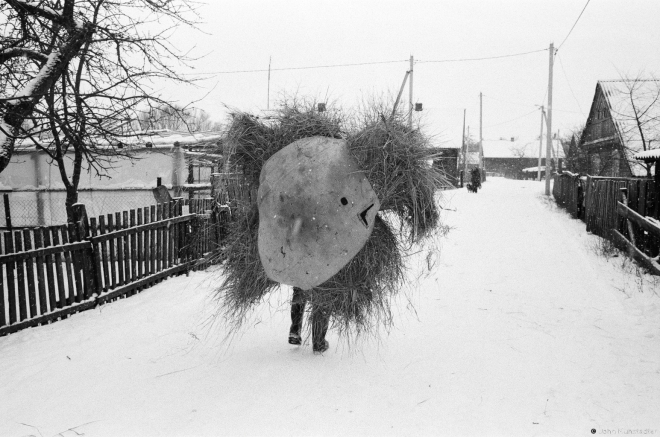 3.Misha Naskjevich Carrying Extra Hay for Granny Prosja's Feed Stock, Tsjerablichy 2016, 2016343a- (65650019