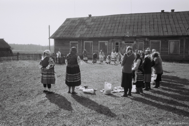 Awaiting the Blessing of Easter Bread, Easter Morning, Daniljevichy 2015, F1140009(2015096a-.jpg