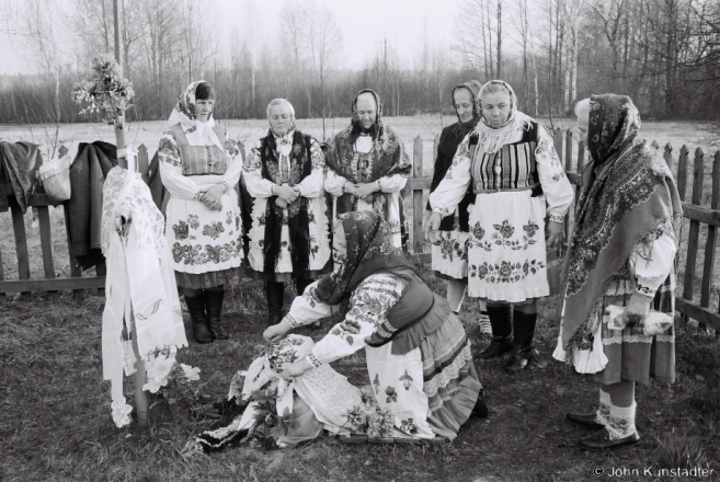 Dressing the "Stone Maiden", Easter Morning, Daniljevichy 2015, F1140025(2015092-.jpg