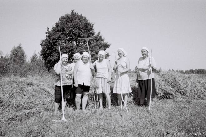 3.Family-Farming-in-Polesia-Haying-Tsjerablichy-Meadows-2012-2012199-322
