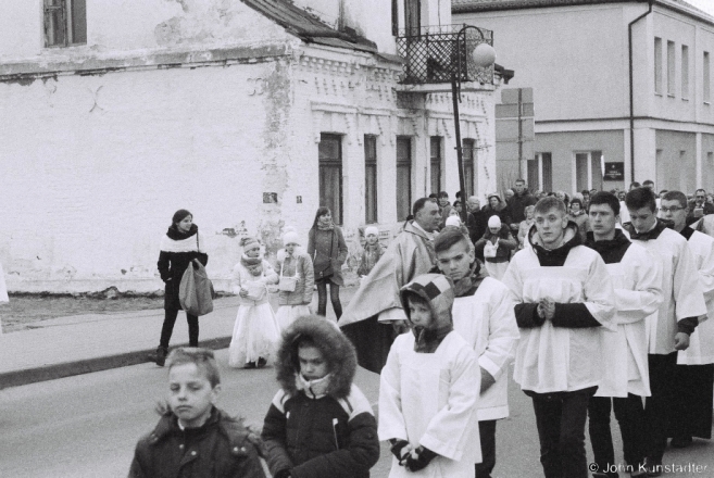 3.Father Jan Marshalling the Easter Procession, Iuje 2016, 2016106- (F1200027