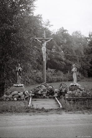 3.Roadside Shrine, Bahdanau 2015, 2015299a-2A(000005