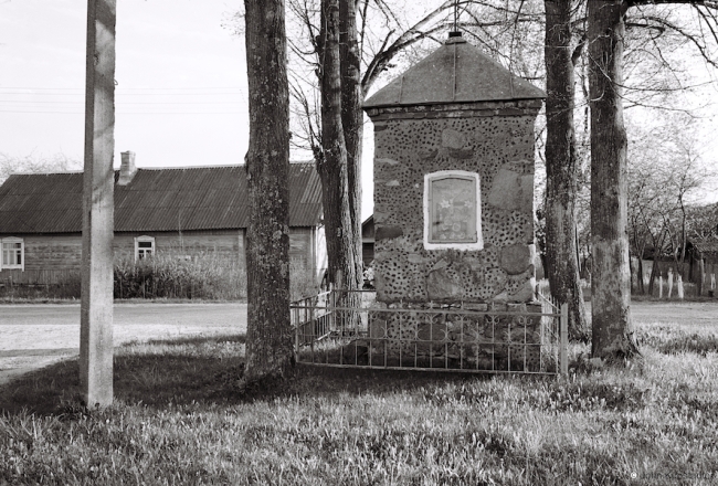 39b.Churches-of-Belarus-CDLXXXIII-R.C.-Roadside-Chapel-Vuhljany-2016-2016154a-2A