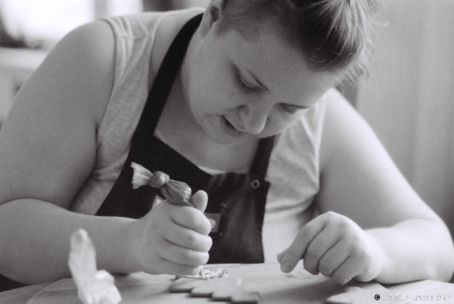 3a.Decorating Christmas Gingerbread, Kitchen at Christmastime, Mjensk 2016, 2016358b- (F1000025