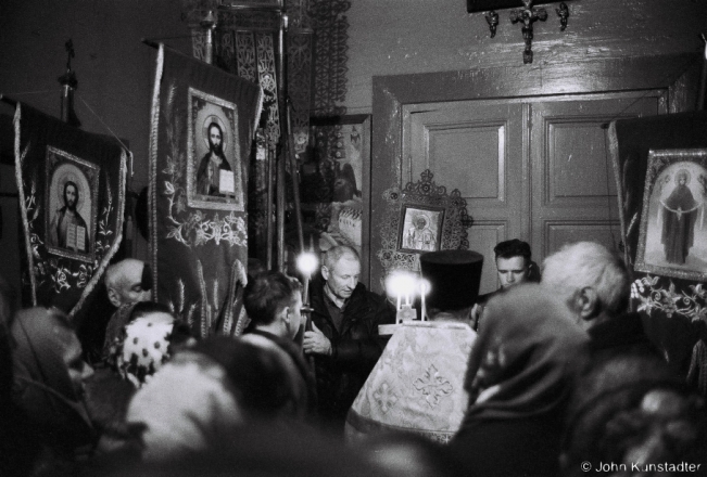 3a.Paschal Greeting before the Closed Doors, All-Night Easter Vigil, Azdamichy 2018, 2018049_23A