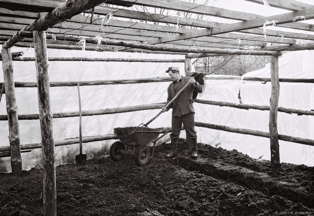 3a.Preparing Hothouse Ground for Cucumber Vines, Tsjerablichy 2016, 2016086- (2) (000060