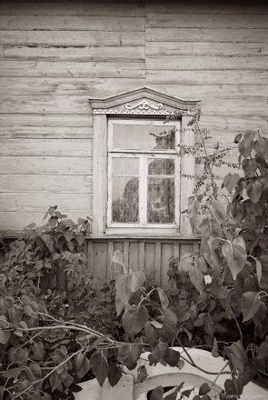 3a.Traditional-Decorative-Window-Frame-lishtva-with-22Moustache22-Motif-Juravichy-2015-2015360-25A
