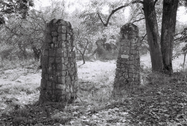 3a.WWI Cemeteries XXV, German WWI Cemetery Gate, Kushljany 2018, 2018263b_24A