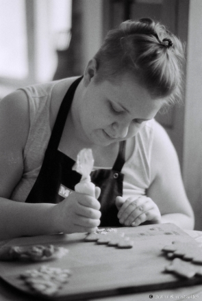 3b.Decorating Christmas Gingerbread, Kitchen at Christmastime, Mjensk 2016, 2016358b- (F1000028
