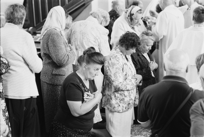 3b.Distribution-of-Holy-Communion-Patronal-Feast-of-the-Assumption-R.C.-Church-of-the-Assumption-of-the-BVM-Krasnaje-2019-2019160-23A