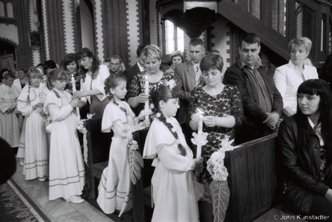 3b.Lighting of Candles, First Communion, Shylavichy 2015, F1000016(2015157-