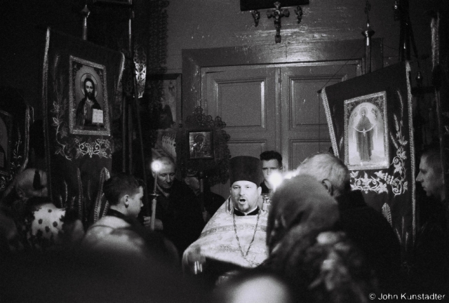3b.Paschal Greeting before the Closed Doors, All-Night Easter Vigil, Azdamichy 2018, 2018049_27A