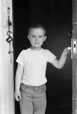 3b.Jelisjej-at-His-Grandparents-House-Tsjerablichy-2019-2019038a-20A_PHSQUAT16381j21