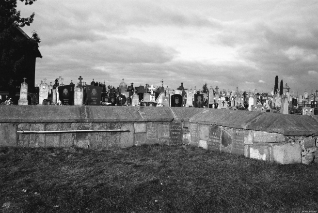 3b.Wall-with-Tombstones-R.C.-Cemetery-Lipnishki-2020-2020022-17